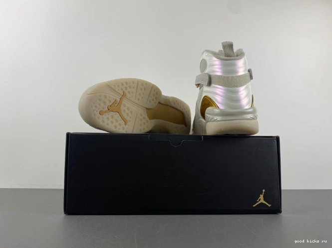 8 Retro Jordan 832821-030 Champagne 0725